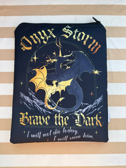 Onyx Storm : Brave the Dark